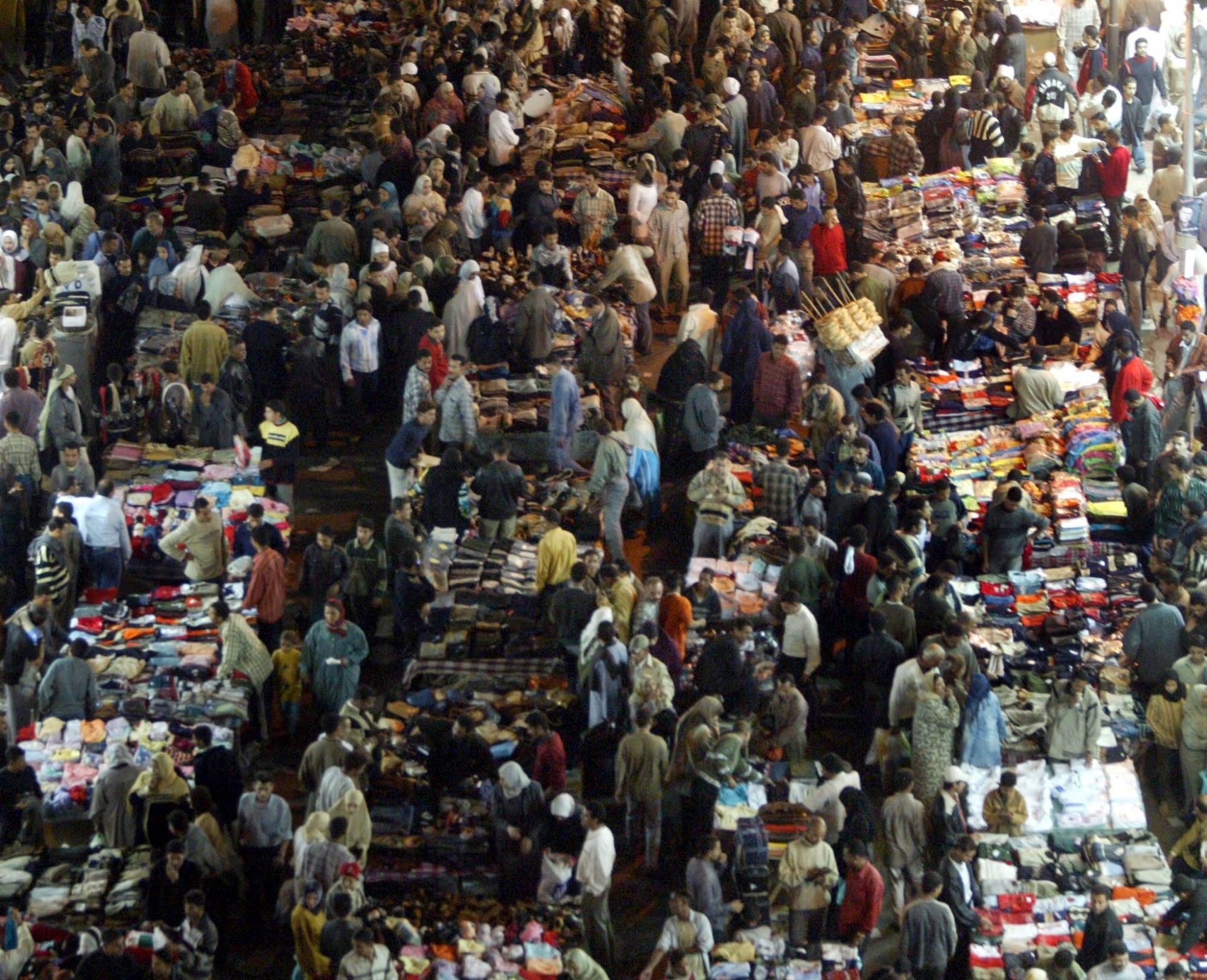 Egyptians crowd the streets of Cairo to buy new clothes ahead of the end of Ramadan celebrations at Ataba Market on Wednesday, 19 November 2003.  EPA/KHALED EL-FIQI   EGYPT ATABA MARKET