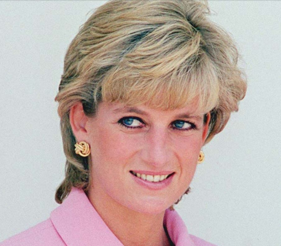 Lady Diana, une légende qui n’a cessé de s’amplifier pendant seize ans, avec une extrême charge émotionnelle.