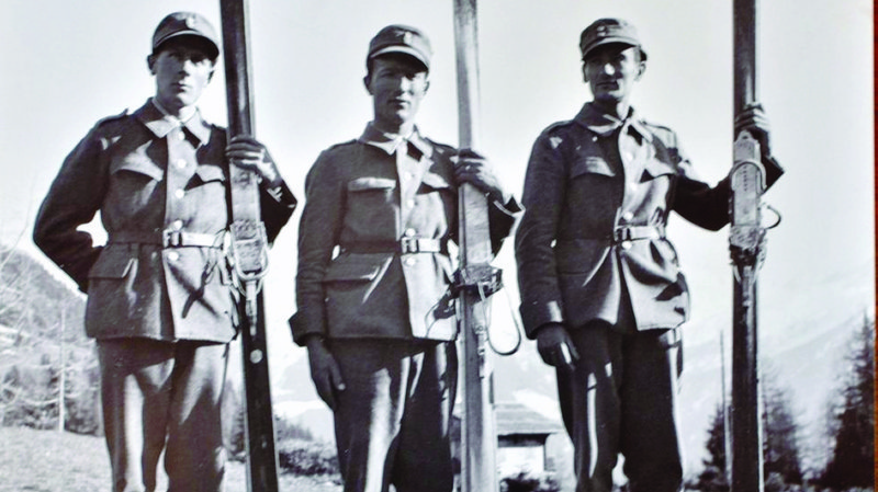 Aurel Vouardoux, à gauche, Alcide Genoud et Marcel Michoud lors de leur victoire, à Verbier en 1944.