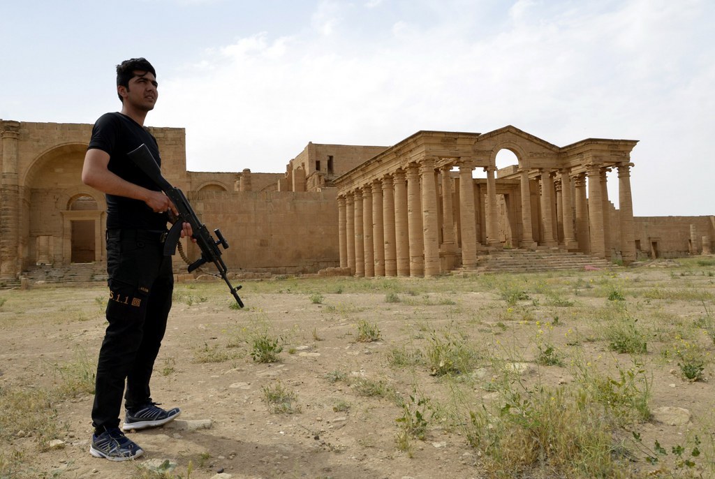 Le groupe Etat islamiste contrôle encore deux villes près de la frontière avec l'Irak. 