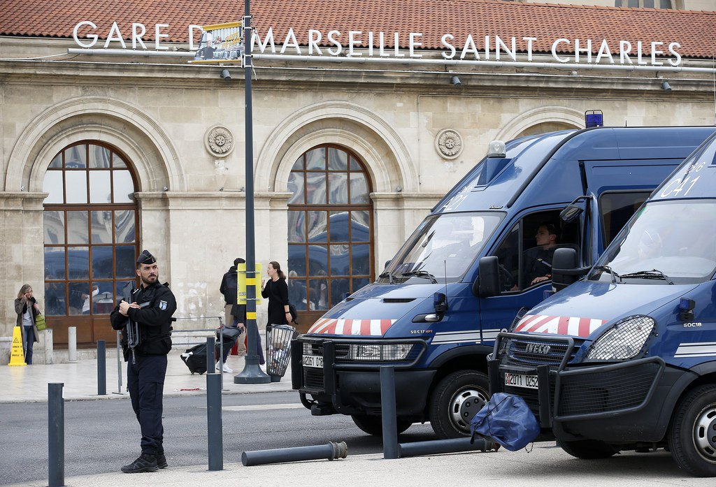 Interpellés mardi à Marseille, les quatre hommes, âgés de 32 à 56 ans, et la femme, âgée de 35 ans, ont été relâchés "en l'absence d'éléments incriminants à ce stade". (Illustration)