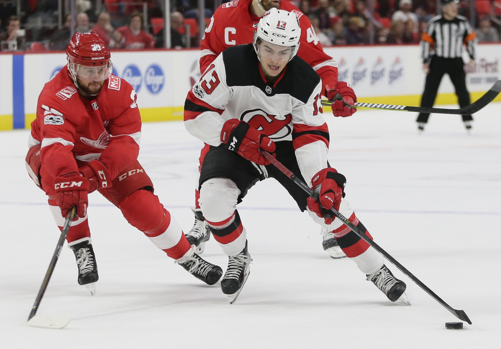Nico Hischier a parfaitement entamé sa première saison en NHL. Les Devils de New Jersey jouent les premiers rôles. A priori, ils figurent parmi les candidats à la Coupe Stanley.