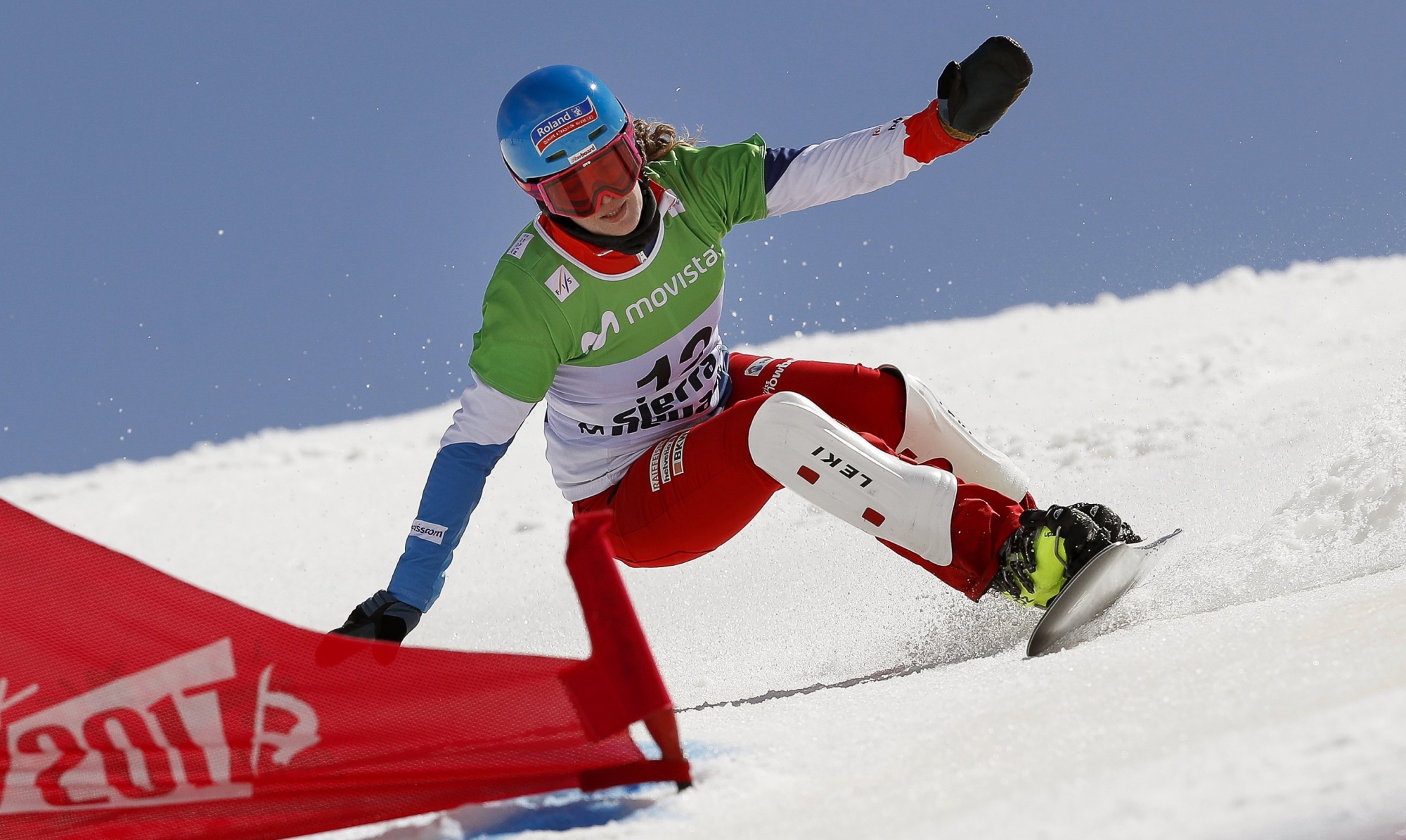 epa05852466 Switzerland's Patrizia Kummer is on her way to win the silver medal in the women's Parallel Giant Slalom event at the FIS Freestyle Ski and Snowboard World Championships 2017 in the Sierra Nevada, near Granada, southern Spain, Spain, 16 March 2017.  EPA/JULIO MUNOZ