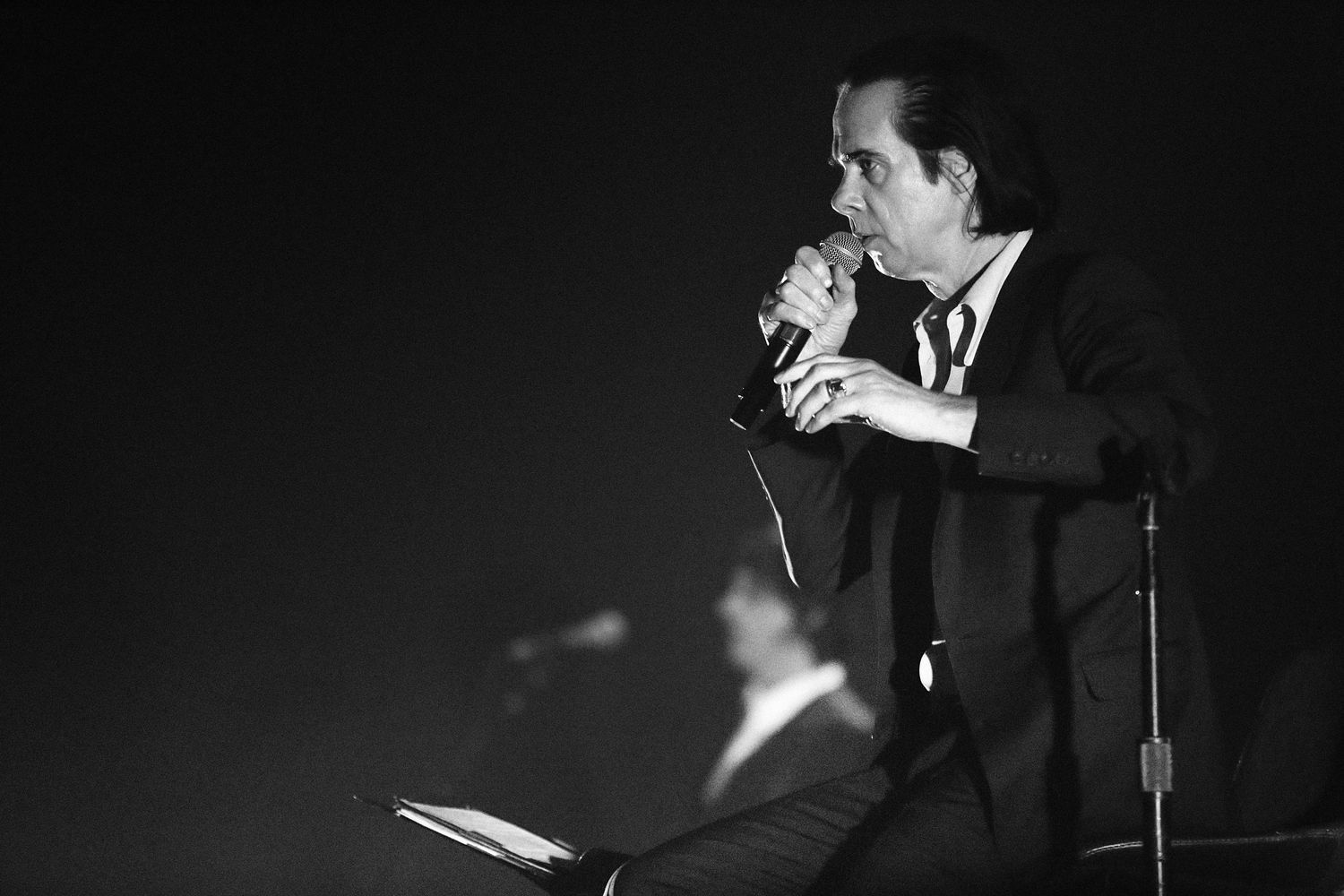Début de prêche sépulcral pour Nick Cave, qui exorcise sur son dernier album "Skeleton Tree" la douleur du décès de son fils.