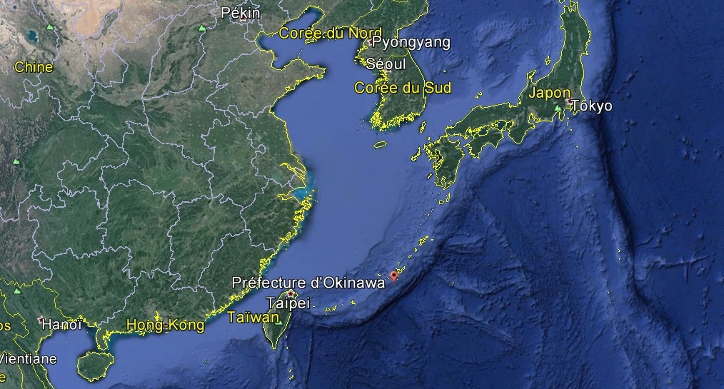 L'appareil s'est abîmé dans l'océan au sud-est d'Okinawa", archipel du sud du Japon.