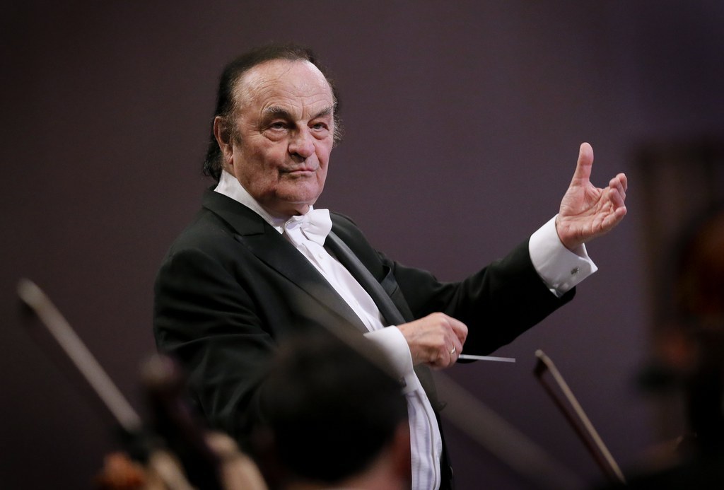 Le chef d'orchestre suisse Charles Dutoit nie les accusations d'harcèlement sexuel portées contre lui