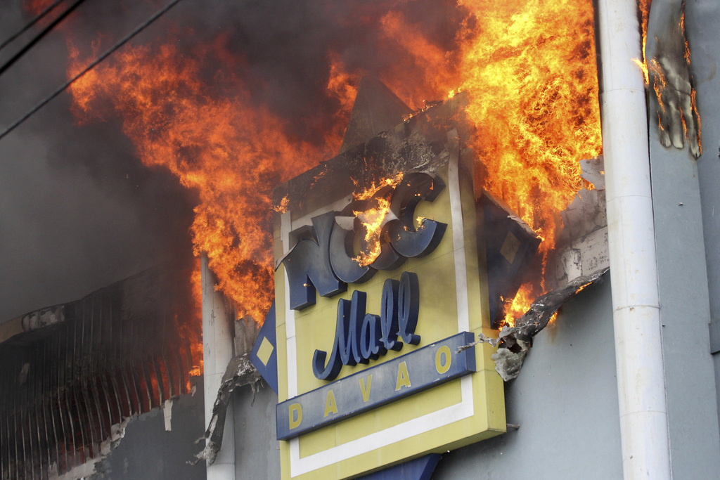 Trente-sept personnes ont probablement péri dans un incendie survenu dans un centre commercial de Davao.