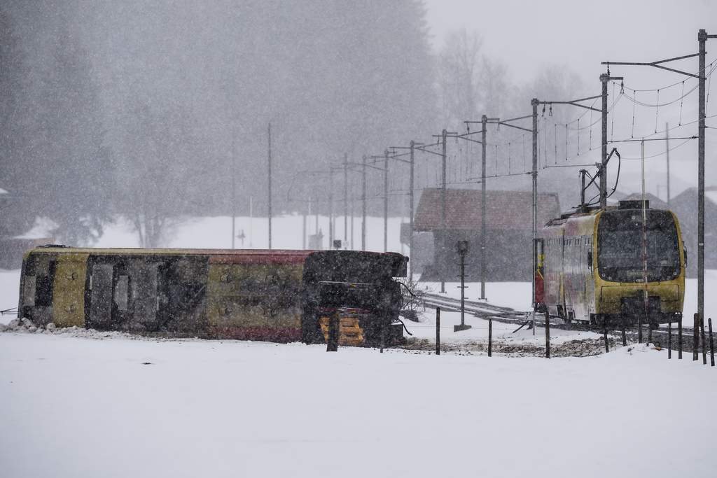 Un wagon du MOB a déraillé mercredi à La Lenk, dans l'Oberland bernois. 