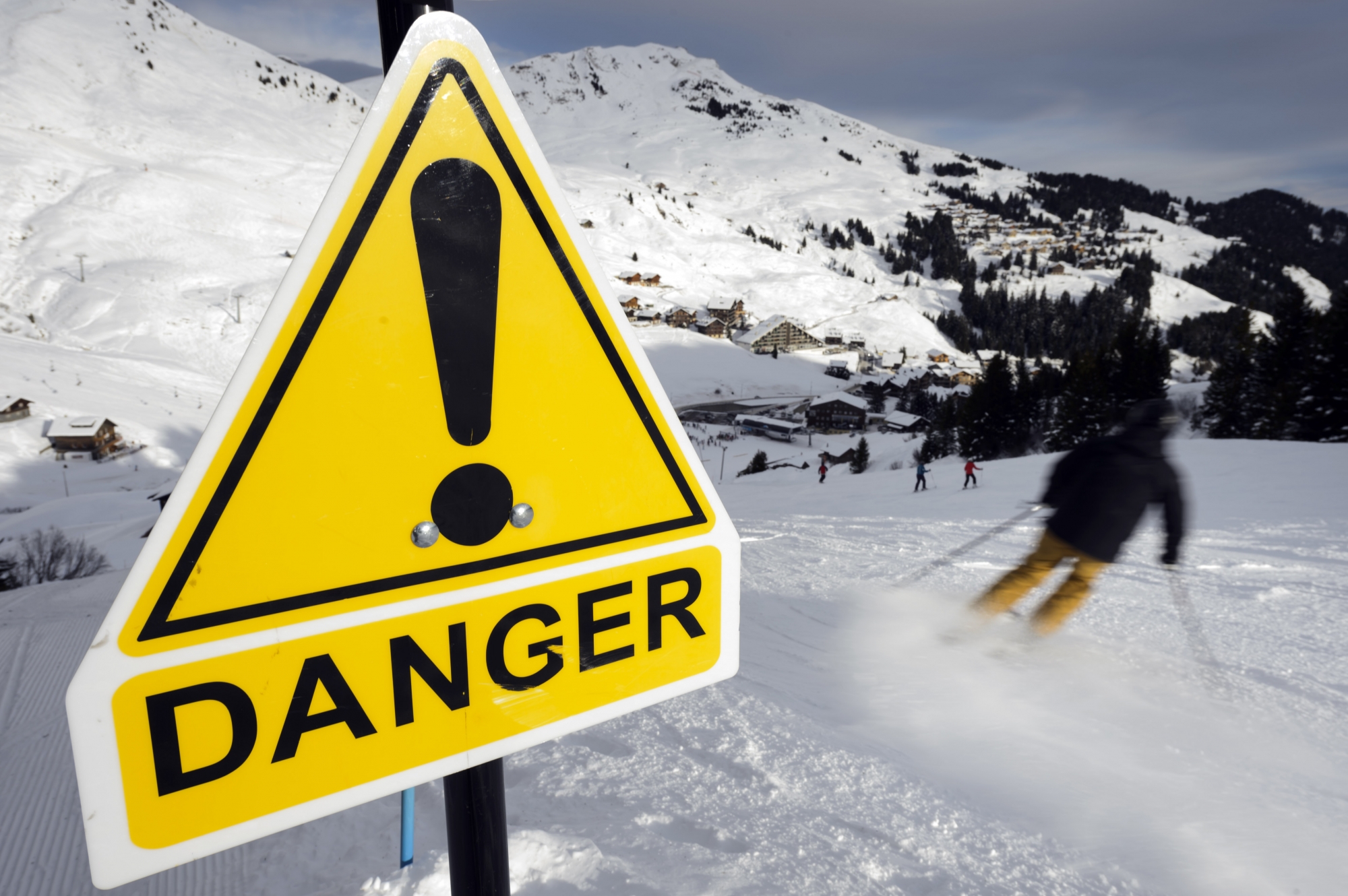 Le danger est toujours présent en Valais, même si la situation s'améliore quelque peu.