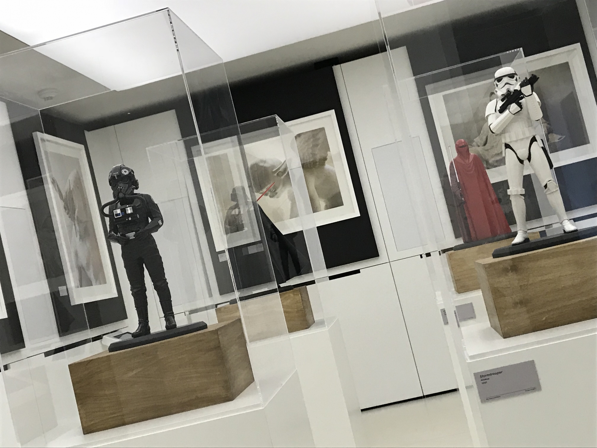 L’exposition, sur trois étages, propose toutes sortes de représentations propres à l’univers sidéral de «Star Wars» cher à George Lucas.