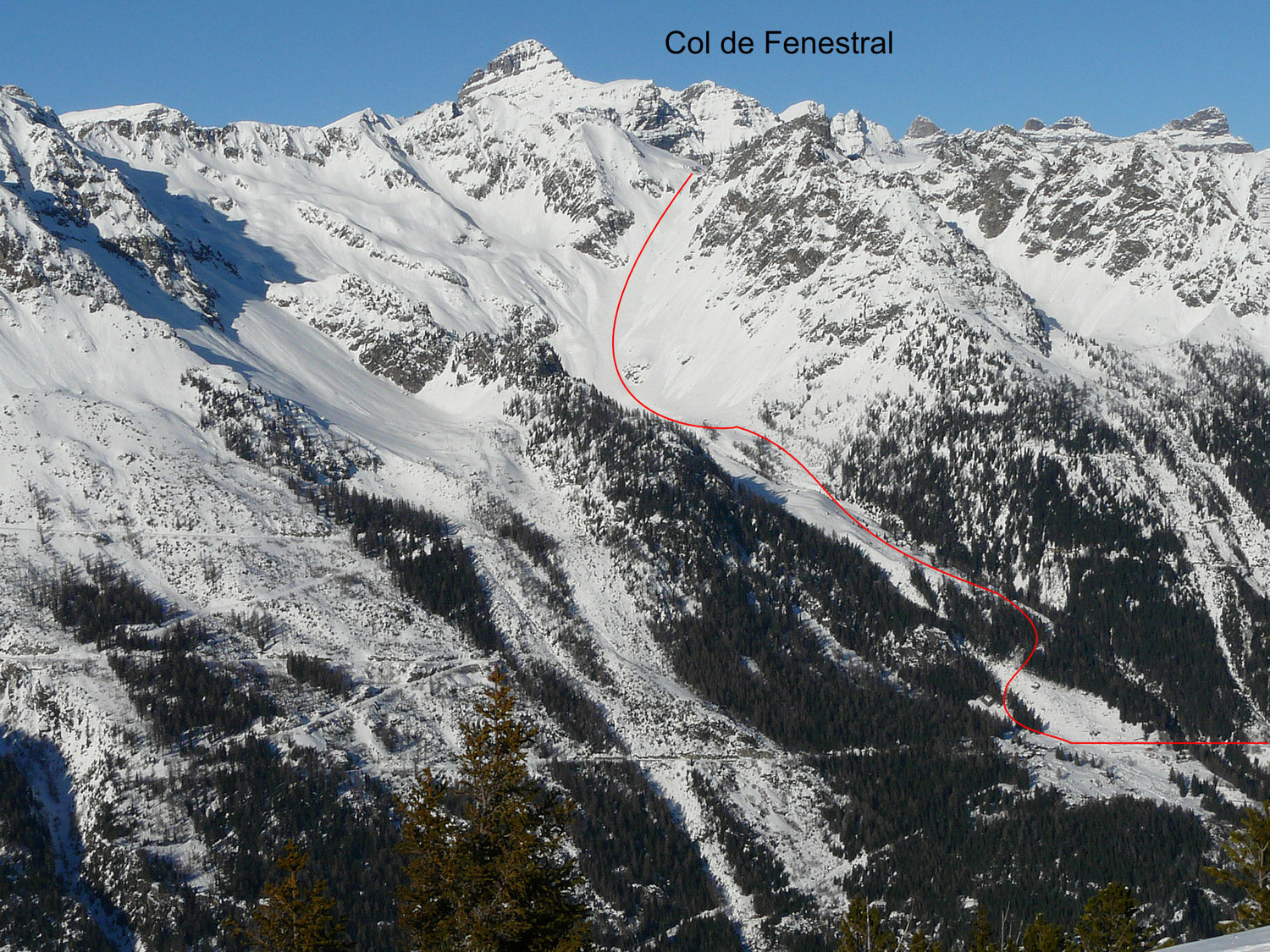 L'avalanche se serait produite du côté du col du Fenestral au-dessus de Finhaut. Un itinéraire régulièrement fréquenté comme en témoigne cette image issue du site camptocamp.org
