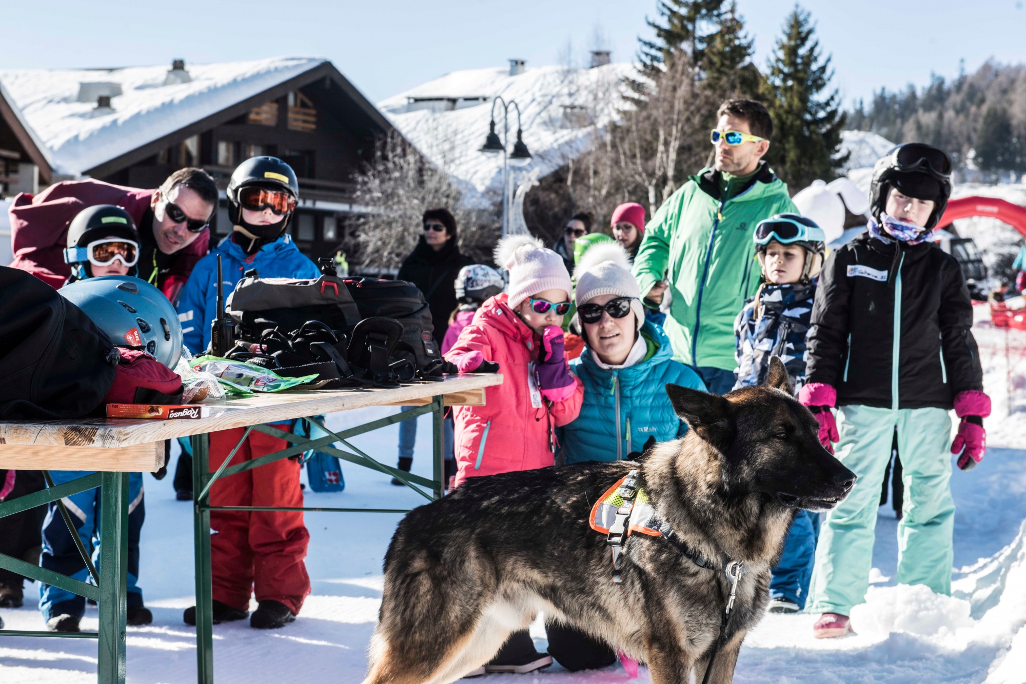 La 7ème édition de Festiâ¿Neige Anzère. Un événement qui propose sur la place du village des activités gratuites pour les enfants. Initiation au ski, snowboard et curling et des ateliers de sensibilisation aux sports d'hivers.
