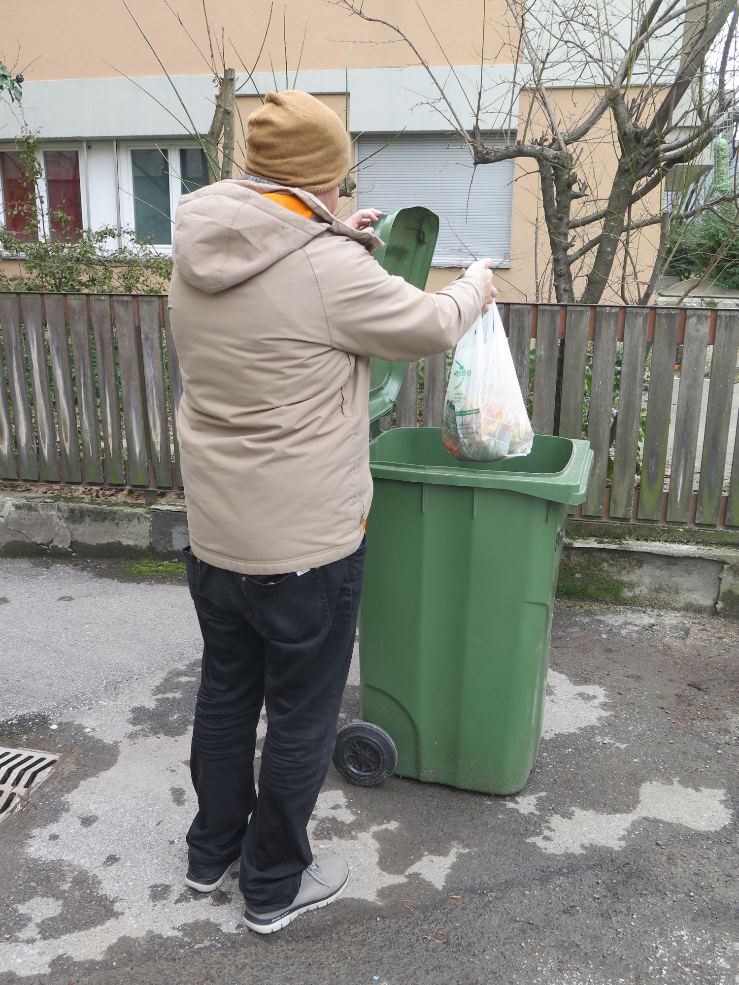 Photo d'illustration container pour les déchets verts. Le conseil général de Sierre a accepté un postulat demandant à la municipalité de plancher sur une ramassage de ces déchets.
