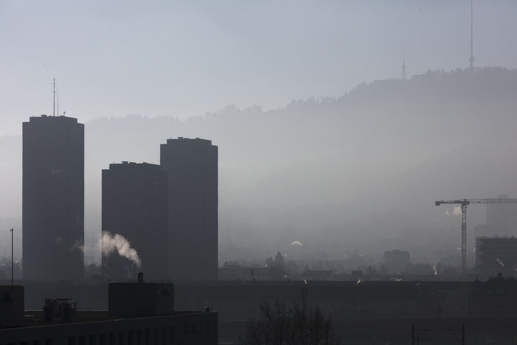 Pollution de l'air au-dessus de la ville de Zurich.