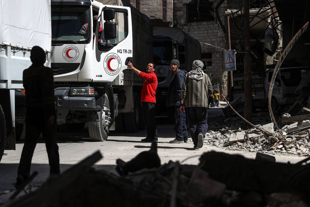 L'aide a été distribuée à Douma en dépit des bombardements sur cette principale ville de l'enclave et du survol d'hélicoptères du régime.