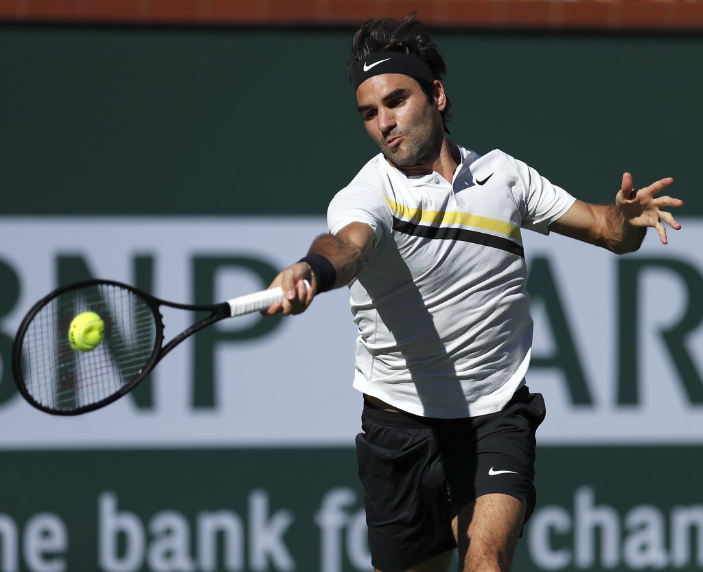 Roger Federer poursuit sa route sans trembler.