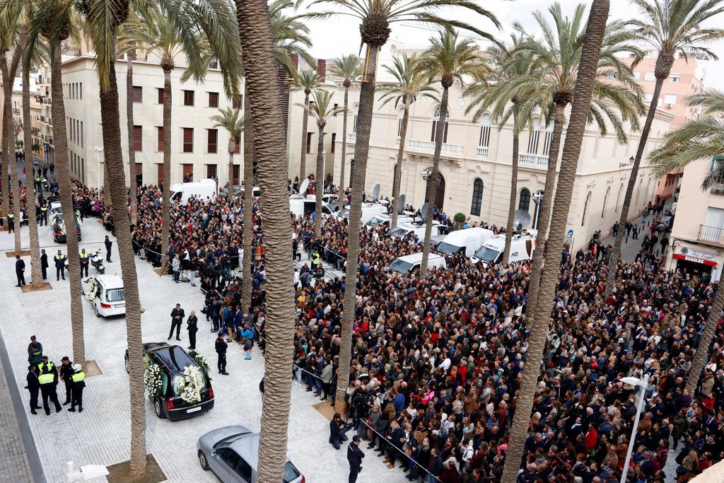 Mardi, les funérailles de l'enfant à la cathédrale d'Almeria ont attiré la foule.