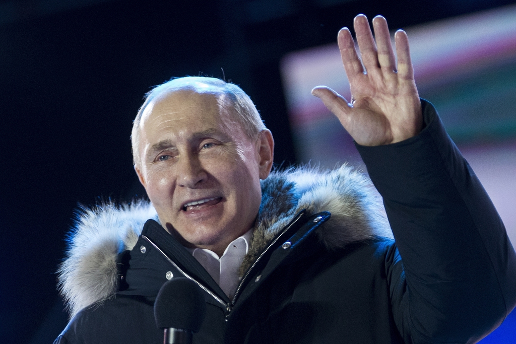 Vladimir Poutine, réélu dimanche pour un quatrième mandat avec un score dépassant 76%, pourra lui se maintenir jusqu'en 2024.