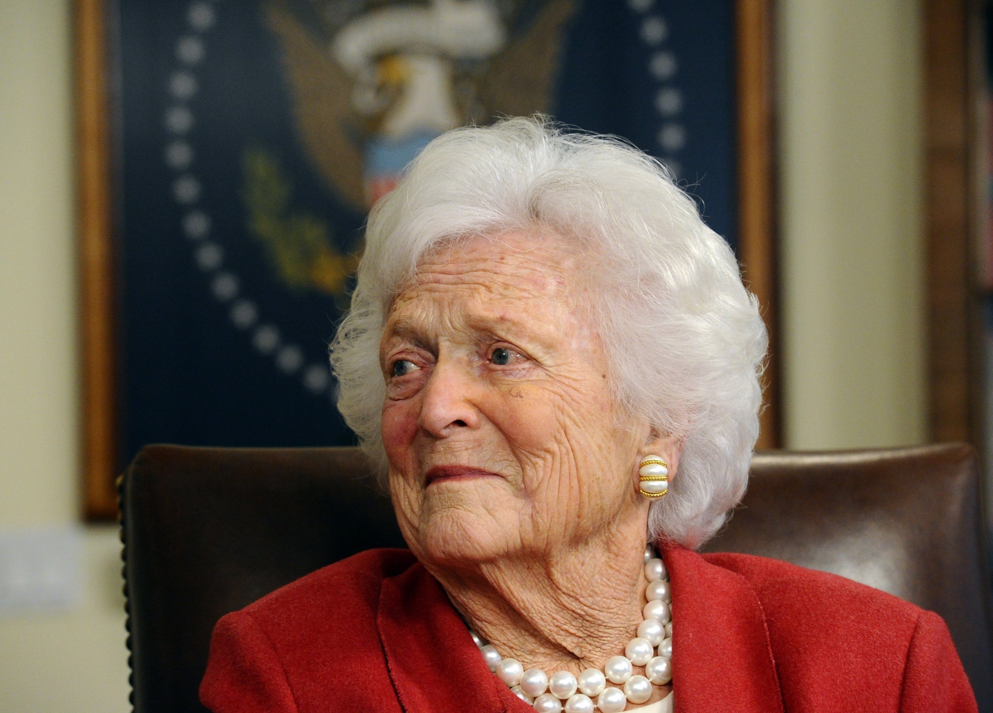 epa06675879 (FILE) Former First Ladey Barbara Bush and wife of Former President George H.W. Bush in his office in Houston, Texas, USA, 29 March 2012 (reissued 18 April 2018). According to media reports, Barbara Bush has died at the age of 92 on 17 April 2018.  EPA/LARRY W. SMITH (FILE) USA BARBARA BUSH OBIT