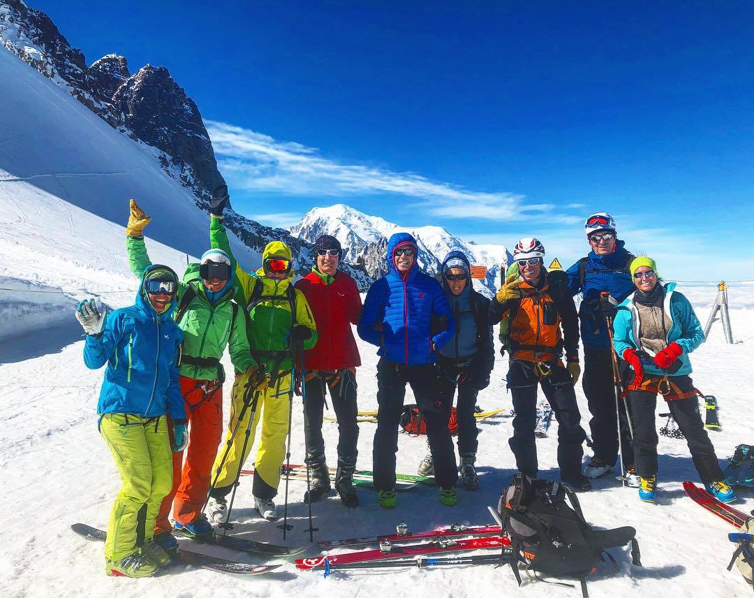 Le groupe d'alpinistes mené par le guide italien a posté une photo souriante au départ de Chamonix. A ce moment-là, le soleil brille et tout va bien.