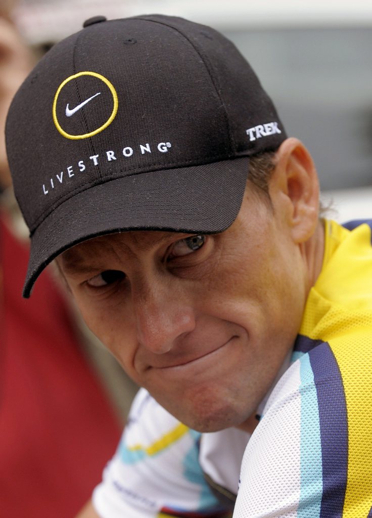 L'Américain Lance Armstrong, vainqueur de sept Tours de France de 1999 à 2005, fait l'objet d'un rapport de plus de 1000 pages qui conclut à un usage massif de dopage.