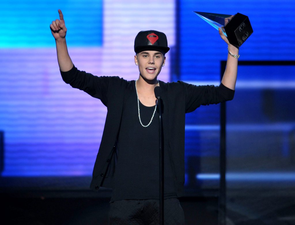 Justin Bieber accepts the award for favorite album - pop/rock for ?Believe? at the 40th Anniversary American Music Awards on Sunday, Nov. 18, 2012, in Los Angeles. (Photo by John Shearer/Invision/AP)