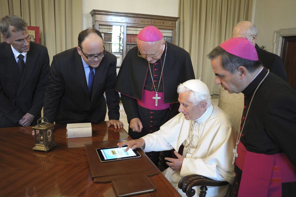 Le pape Benoît XVI souhaite prioriser les nouveaux médias pour la communication de l'église.