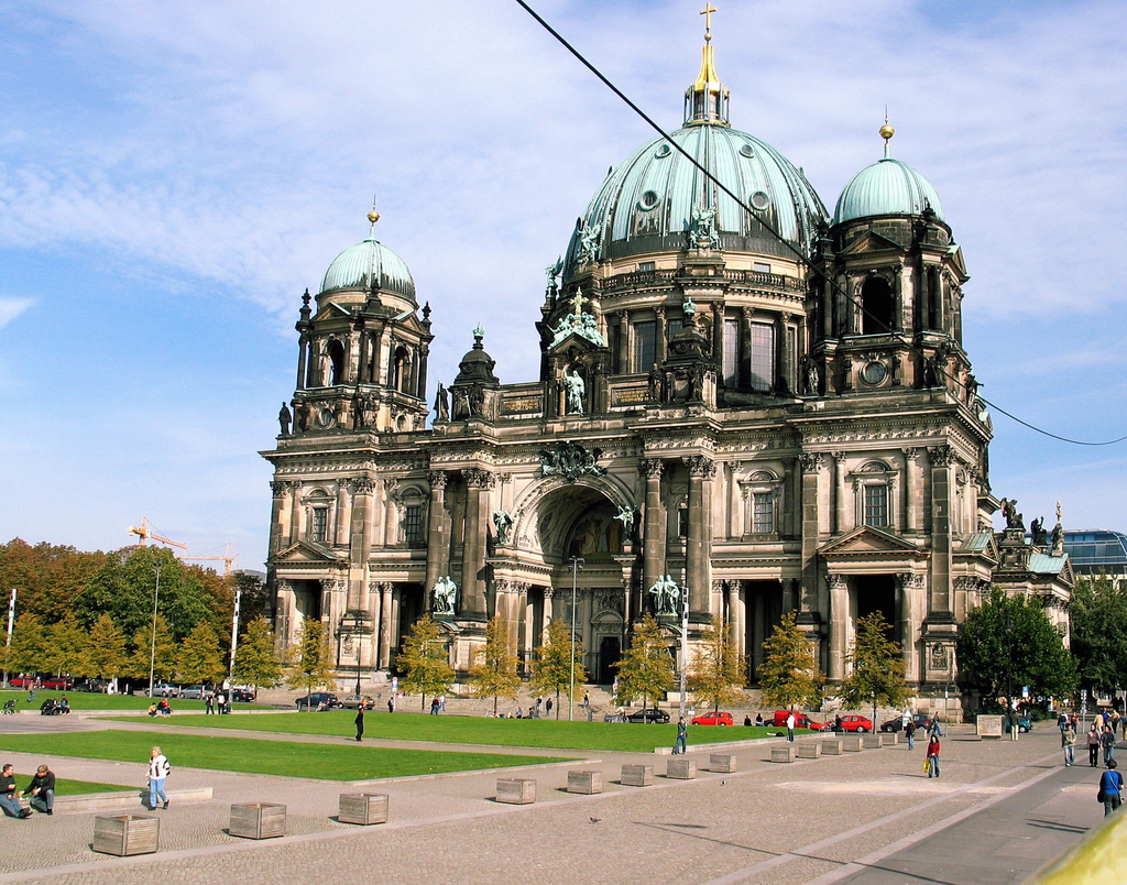 Scène confuse à la cathédrale de Berlin.