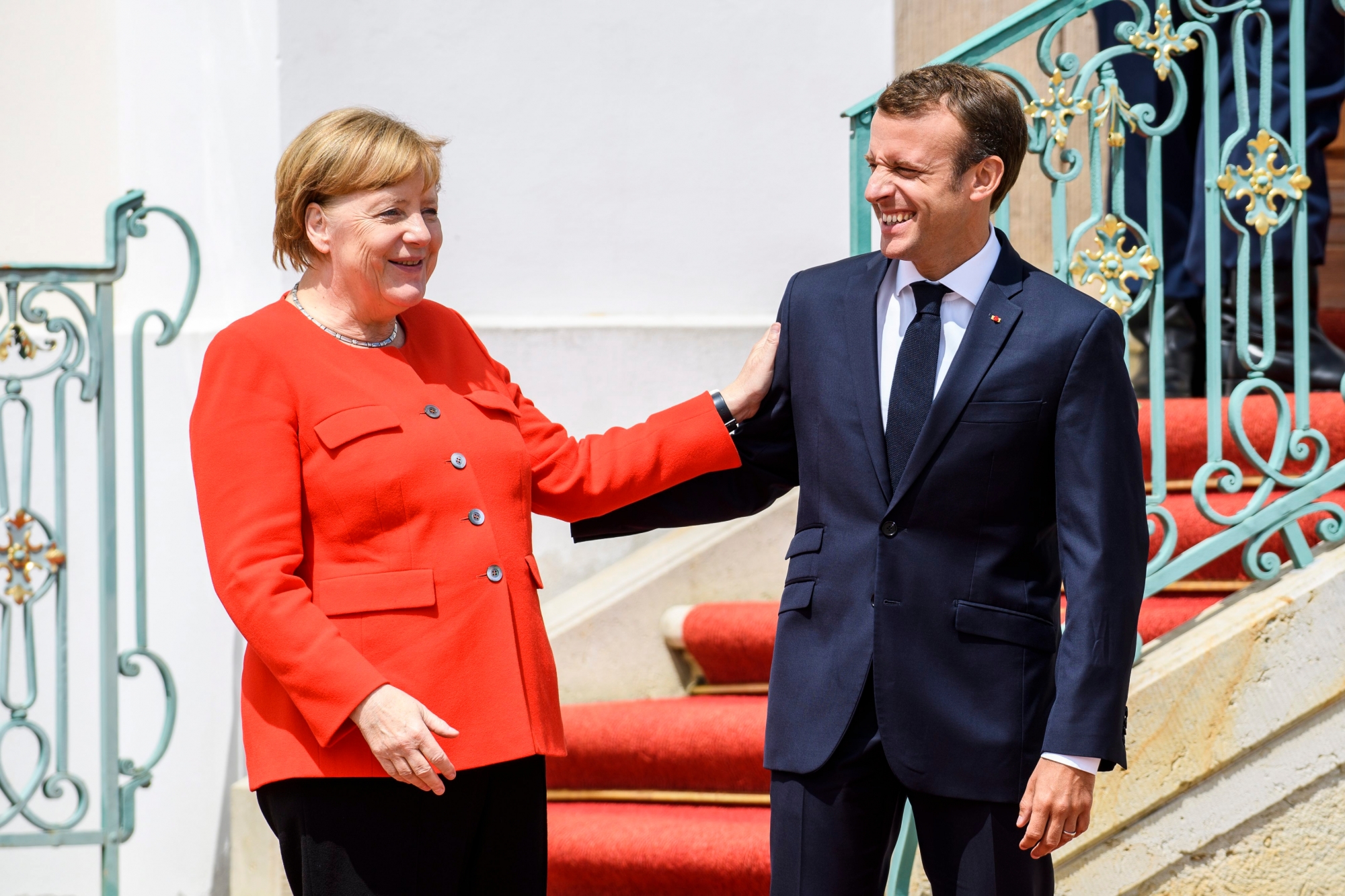 epa06820631 German Chancellor Angela Merkel (L) welcomes French President Emmanuel Macron (R) during the German-French Ministers Meeting in front of the German government's guest house Meseberg Palace, in Meseberg, near Berlin, Germany, 19 June 2018. German and French ministers meet for a one day meeting to discuss bilateral topics, including Foreign, Defence and Security politics.  EPA/CHRISTIAN BRUNA GERMANY FRANCE DIPLOMACY