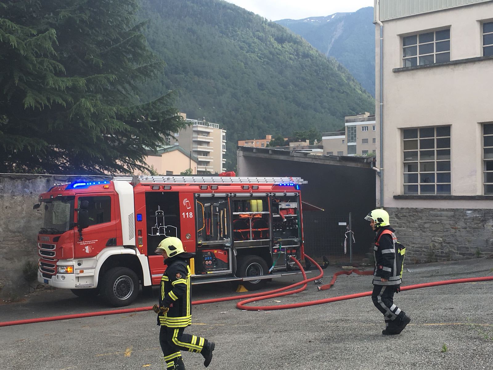 Le dégagement de fumée a mobilisé 25 pompiers, la police et une ambulance