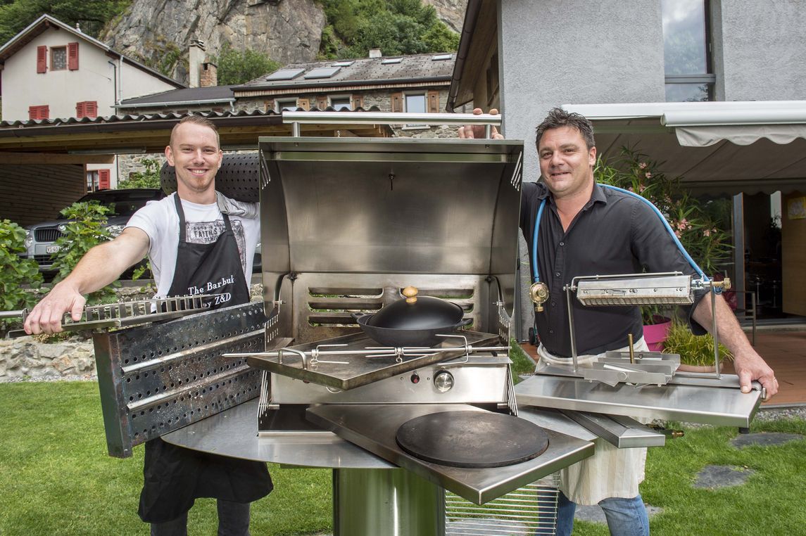 Pascal Zimmerli et Eric Décaillet ont inventé un barbecue révolutionnaire, modulable et 100% valaisan.