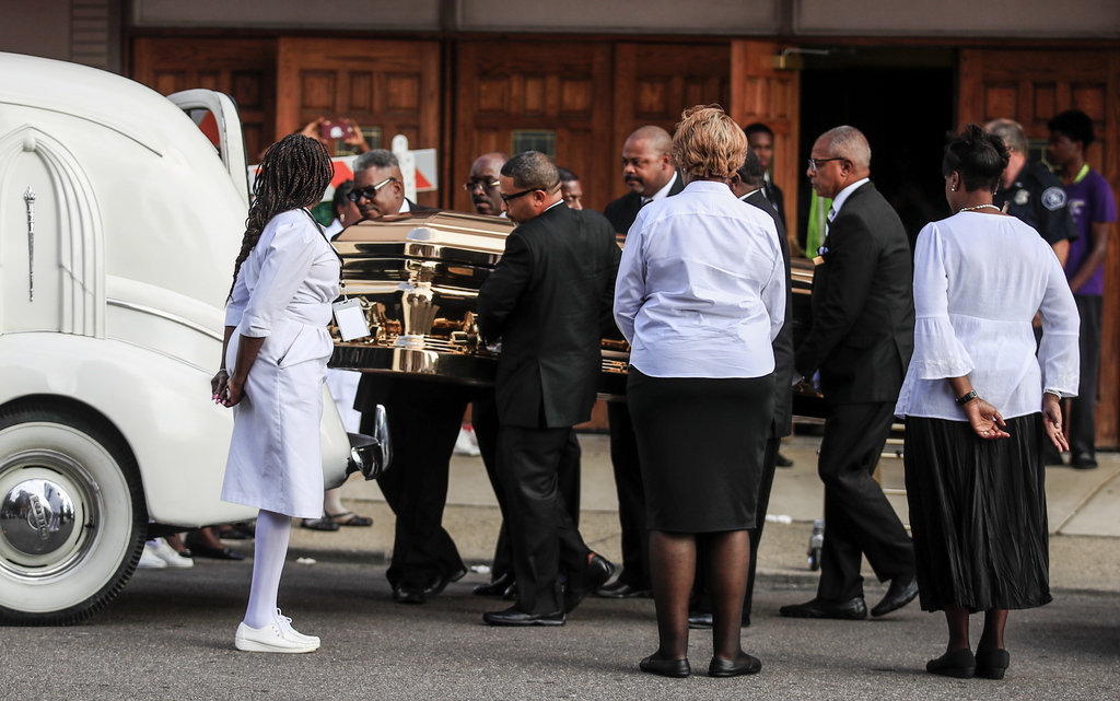 Au départ réservées à la famille et aux proches, les funérailles d'Aretha Franklin accueillent finalement 1'000 fans.