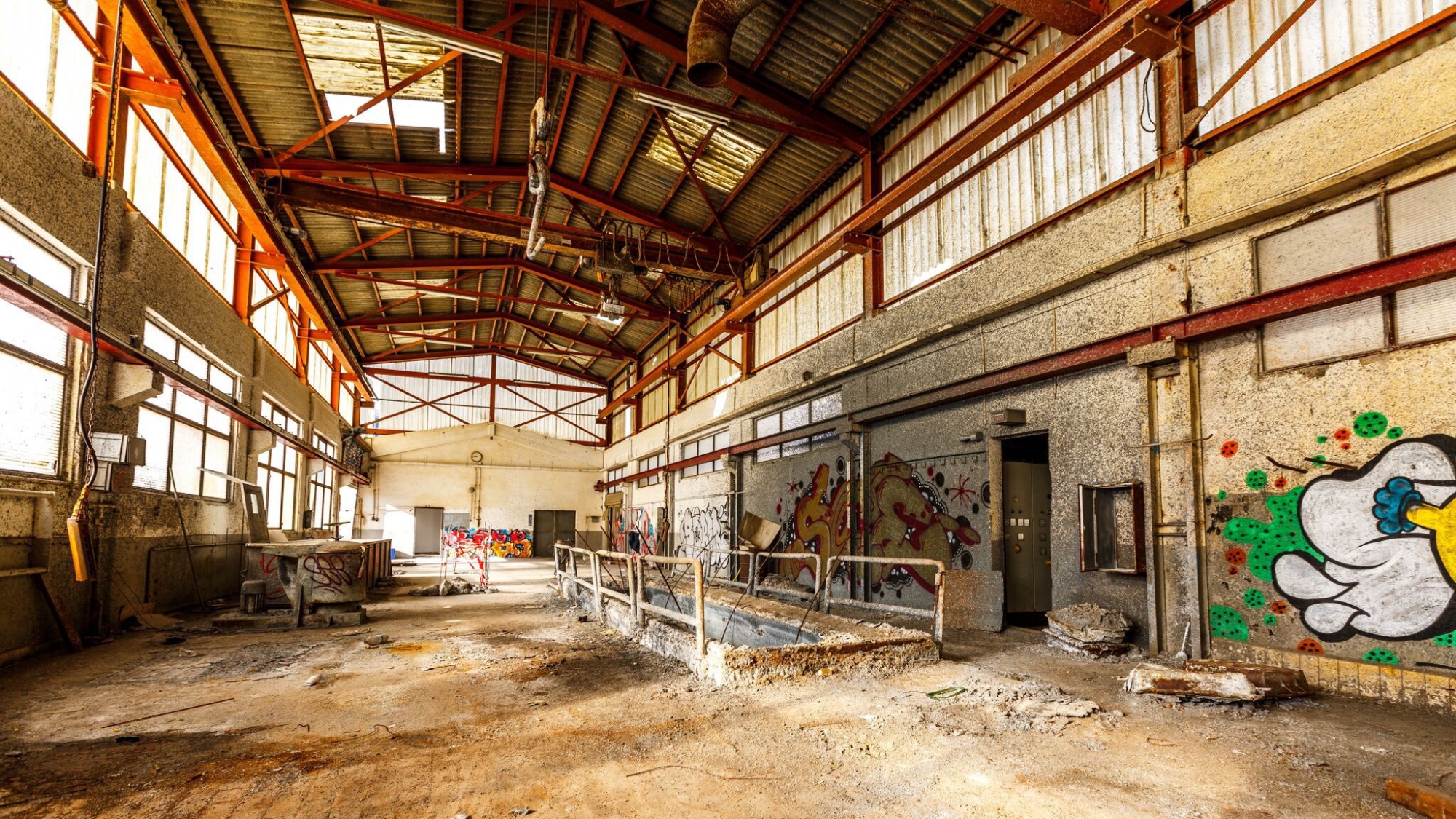 Il existe plusieurs lieux abandonnés en Valais. Halles industrielles, hôtels, usines hydroélectriques ou anciennes carrières attirent les fans d’urbex.