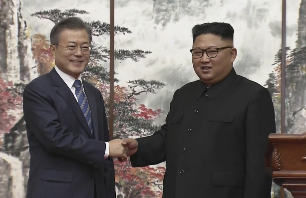 Kim Jong-un et Moon Jae-in sont d'accord pour dire que la péninsule coréenne doit devenir une "terre de paix sans armes nucléaires et sans menace nucléaire".