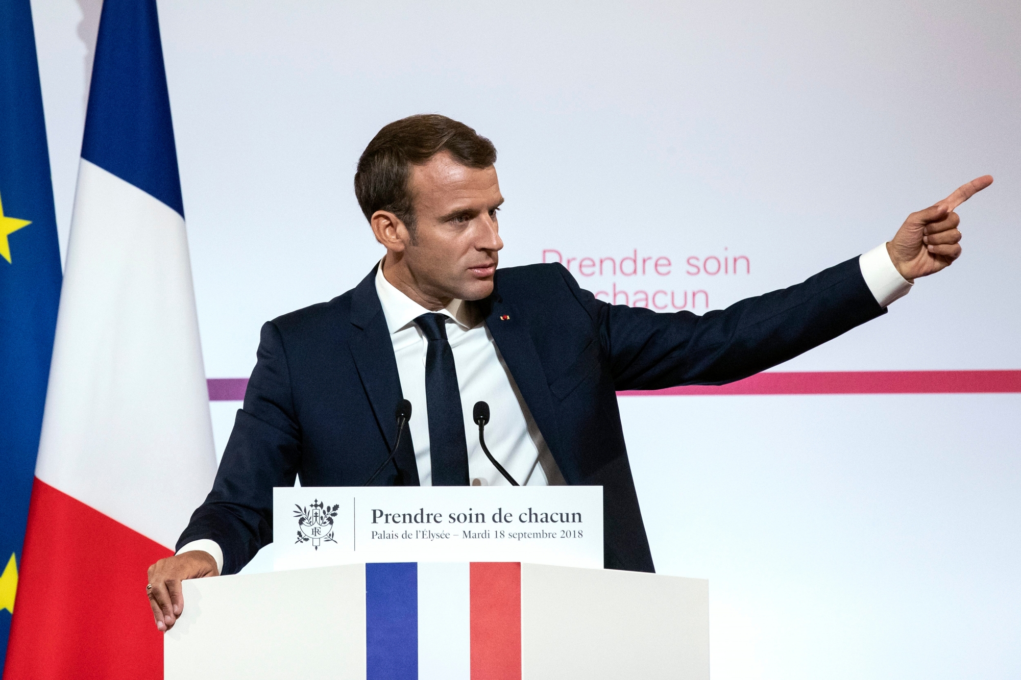 epa07029307 French President Emmanuel Macron delivers a speech on the transformation of the French healthcare system at the Elysee Palace in Paris, France, 18 September 2018.  EPA/ETIENNE LAURENT/POOL MAXPPP OUT FRANCE GOVERNMENT HEALTHCARE
