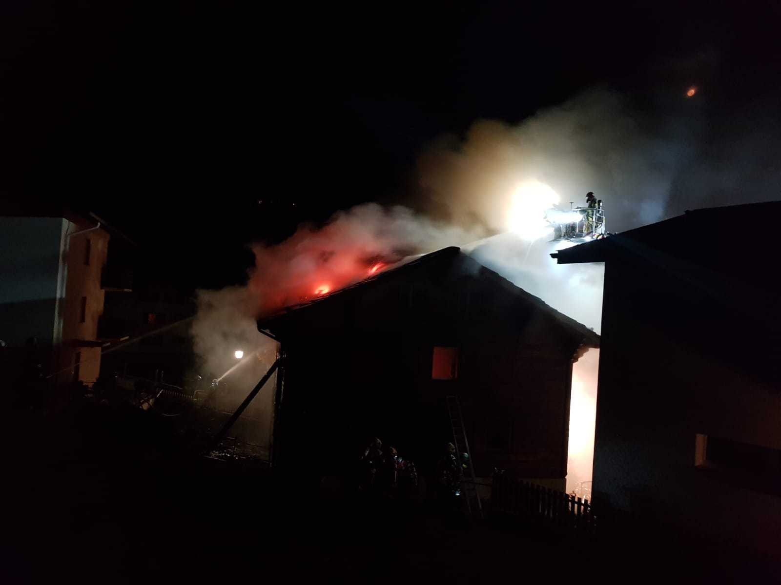 La maison a totalement été détruite par les flammes.