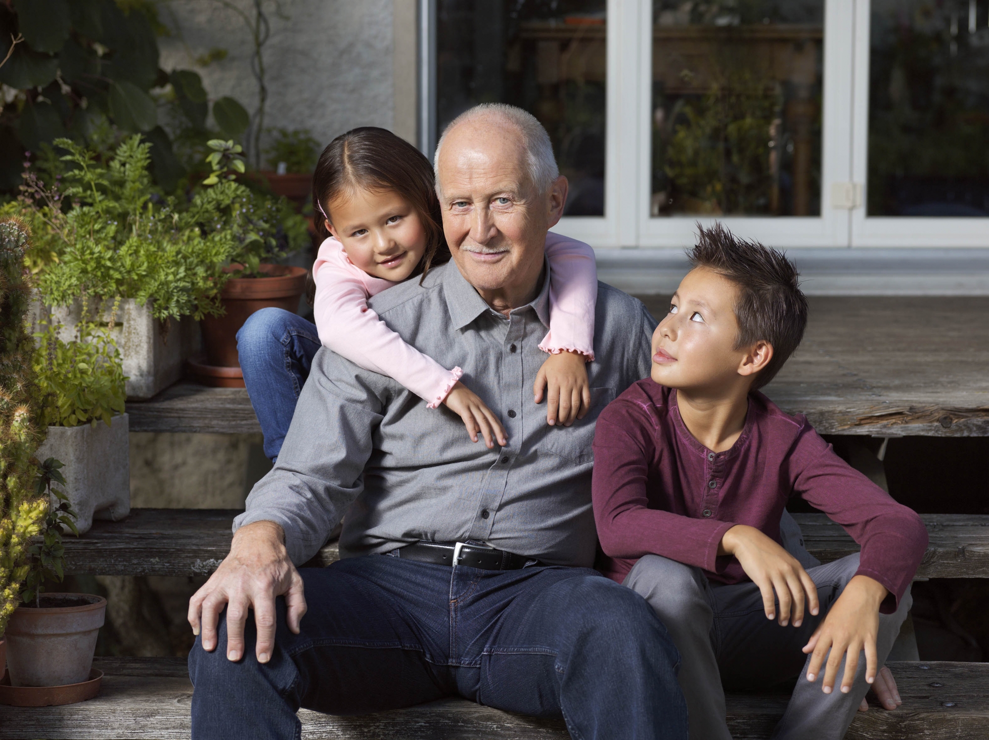 Garder ses petits-enfants permet de rester actif et aider à rester en bonne santé psychique.