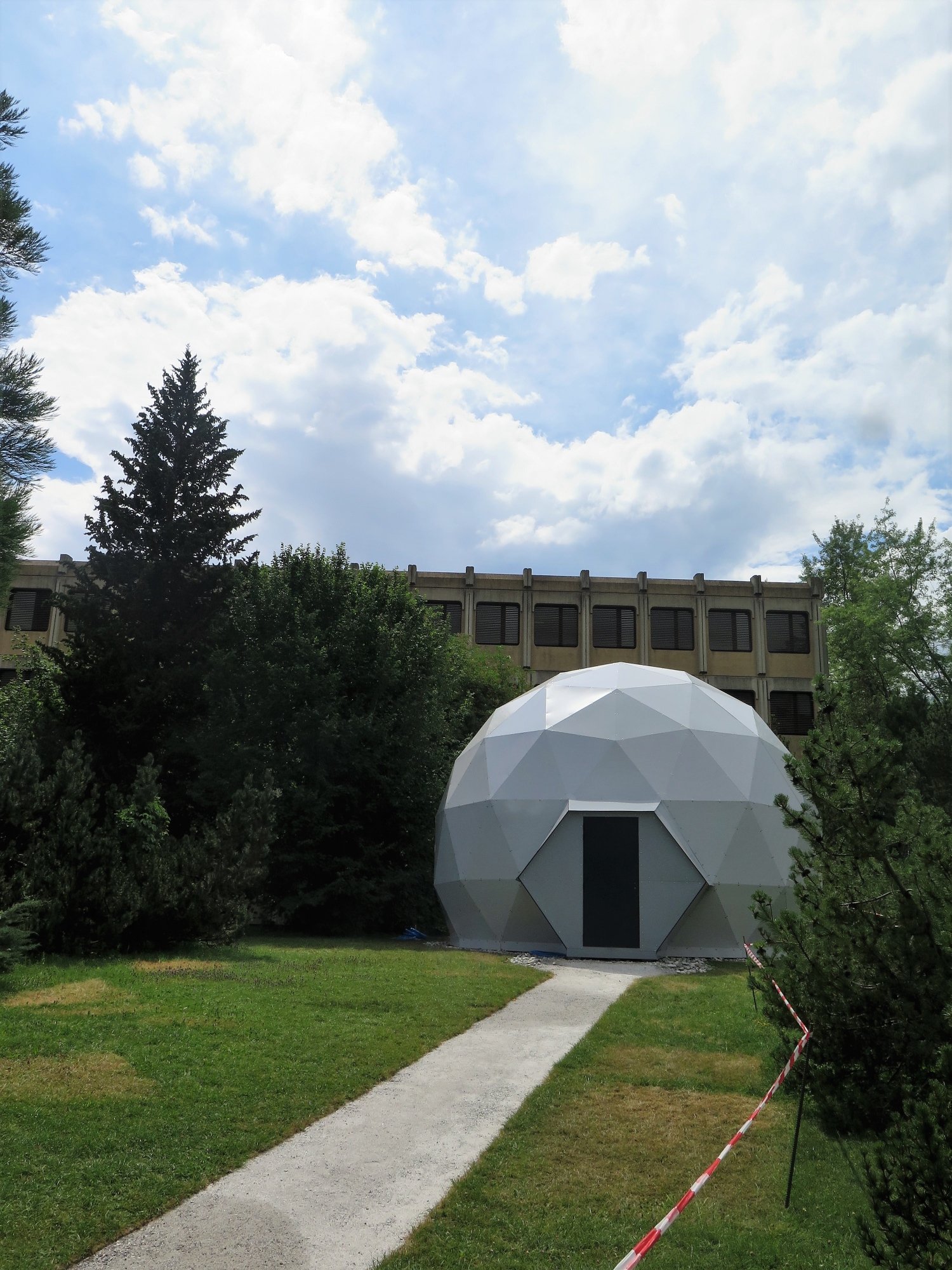 Les visiteurs pourront découvrir le planétarium dans les jardins du collège des Creusets.
