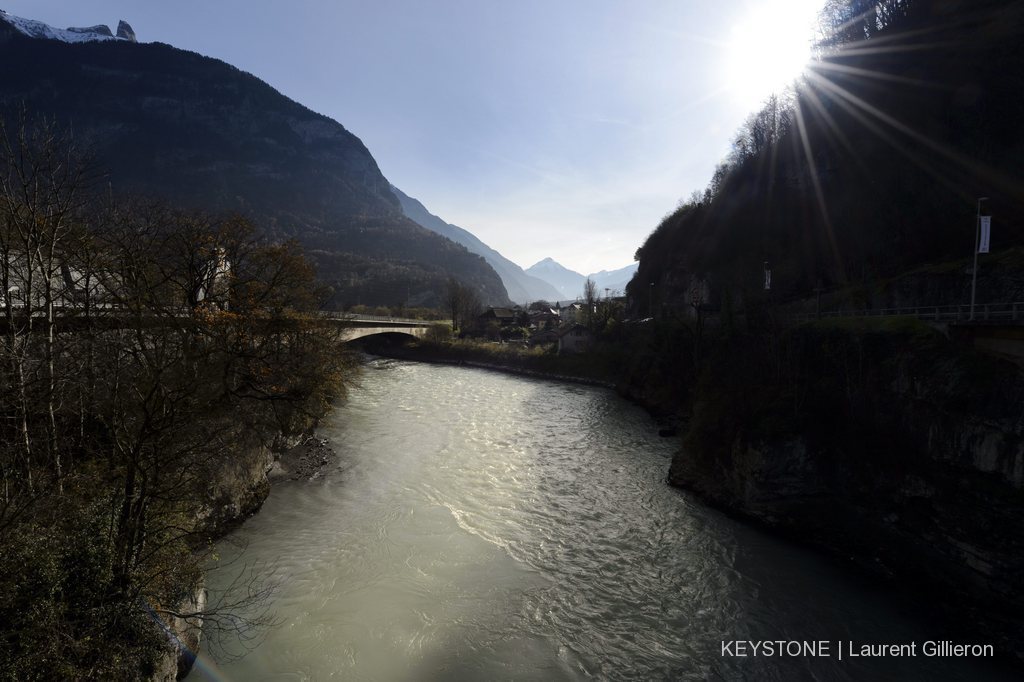 La correction du fleuve s'étend sur 162 kilomètres en Valais, mais aussi sur le territoire vaudois (ici à la frontière des deux cantons).