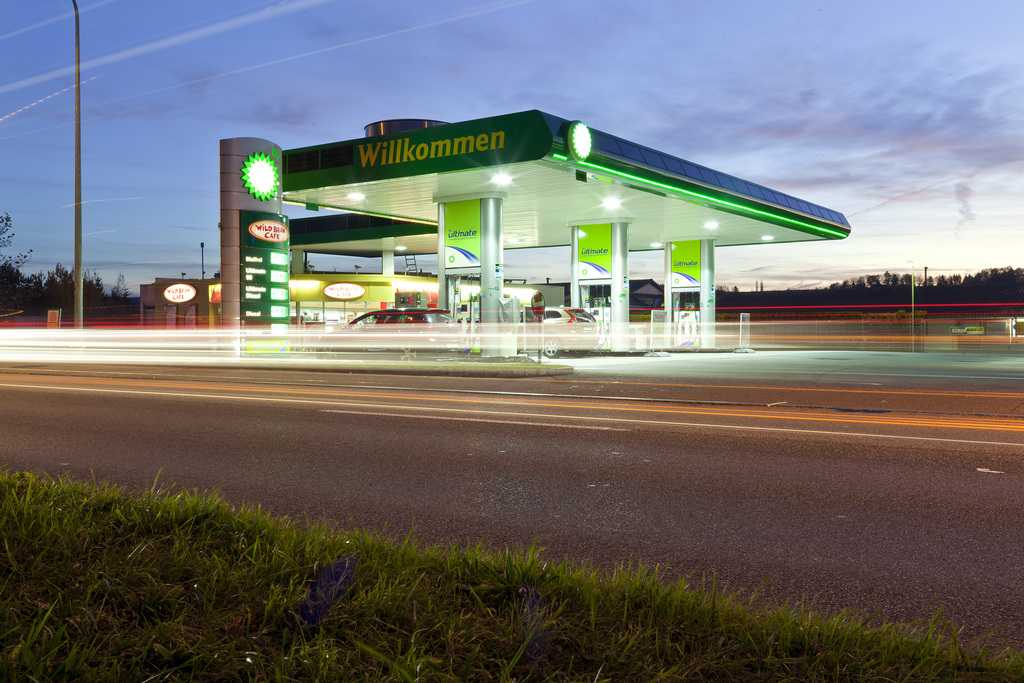 L'ouverture des shops des stations-service 24h/24 est dans le viseur des opposants.

Die BP-Tankstelle in Oftringen im Kanton Aargau, aufgenommen am 4. November 2010. (KEYSTONE/Gaetan Bally)