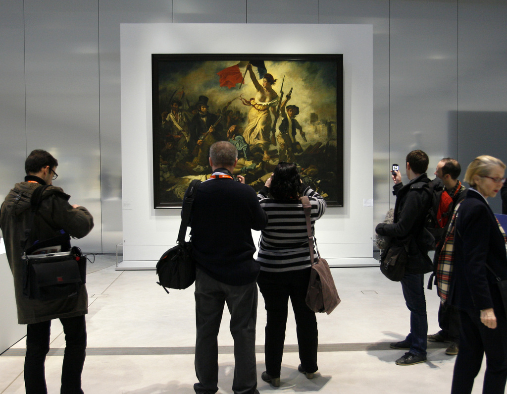 "La Liberté guidant le peuple" du musée du Louvre a été vandalisée par une visiteuse.