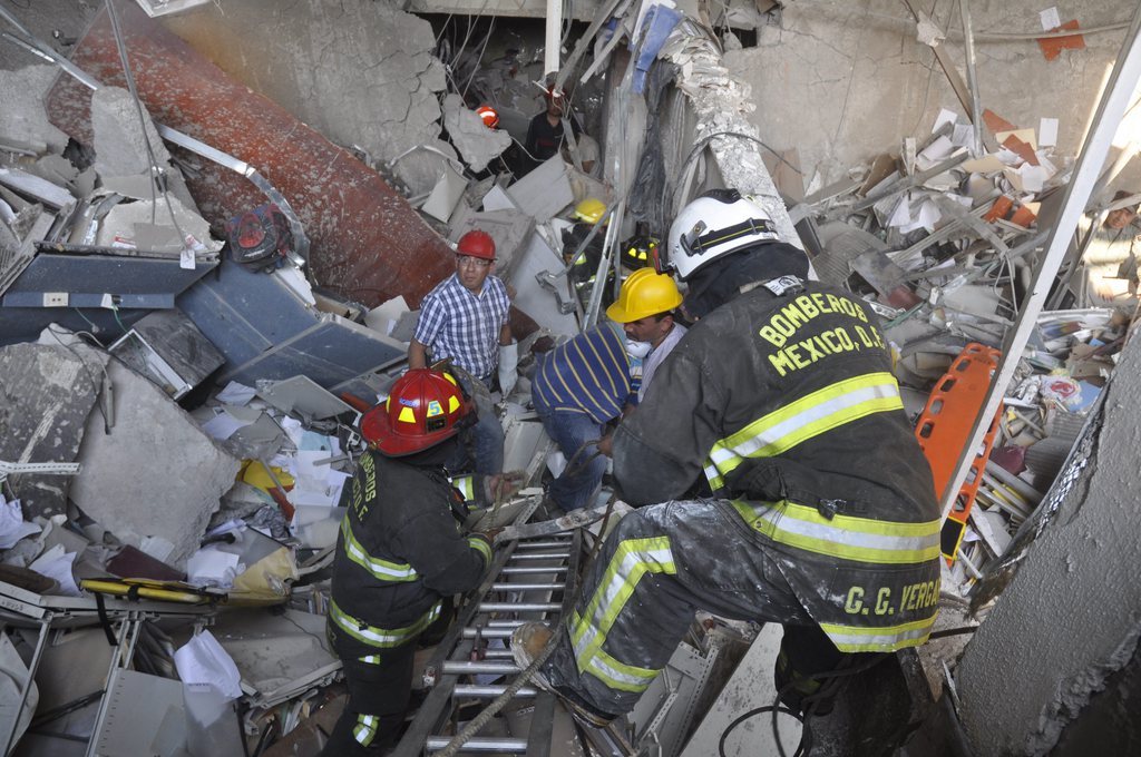 Une explosion qui s'est produite dans un gratte-ciel de 214 m à Mexico jeudi a provoqué la mort de 25 personnes au moins.