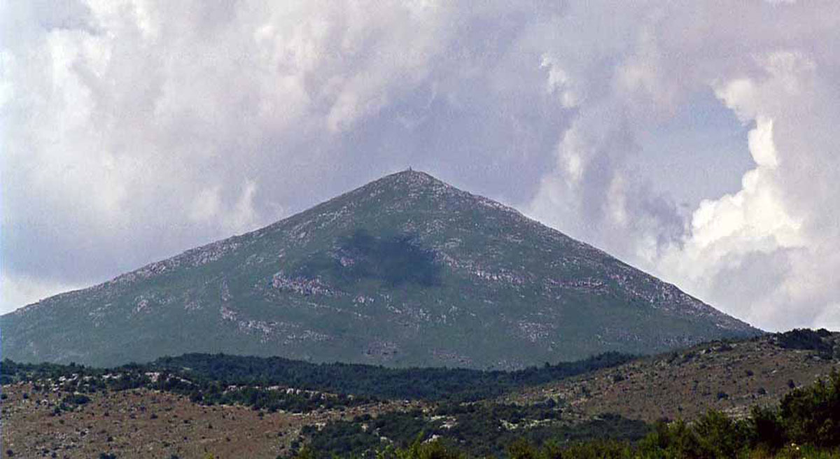 Le mont Rtanj émettrait des ondes électromagnétiques bienfaisantes.