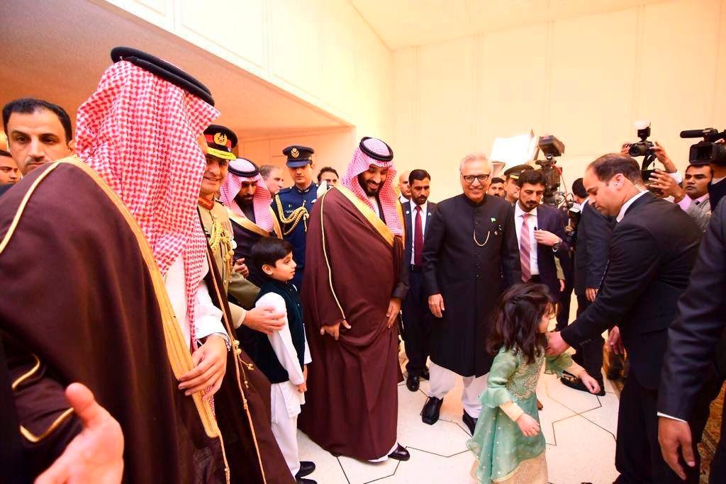 epa07378822 A handout photo made available by Press Information Department shows Pakistan's President Arif Alvi (C-R) receiving Saudi Crown Prince Mohammad Bin Salman (C-L) in Islamabad, Pakistan, 18 February 2019. Pakistan on 18 February conferred its highest civilian award, Nishan-e-Pakistan, to the crown prince of Saudi Arabia where he announced multi-billion-dollar investments to help the kingdom's traditional ally tide over financial crisis amid declining foreign exchange reserves.  EPA/PRESS INFORMATION DEPARTMENT HANDOUT  HANDOUT EDITORIAL USE ONLY/NO SALES PAKISTAN SAUDI CROWN PRINCE VISIT