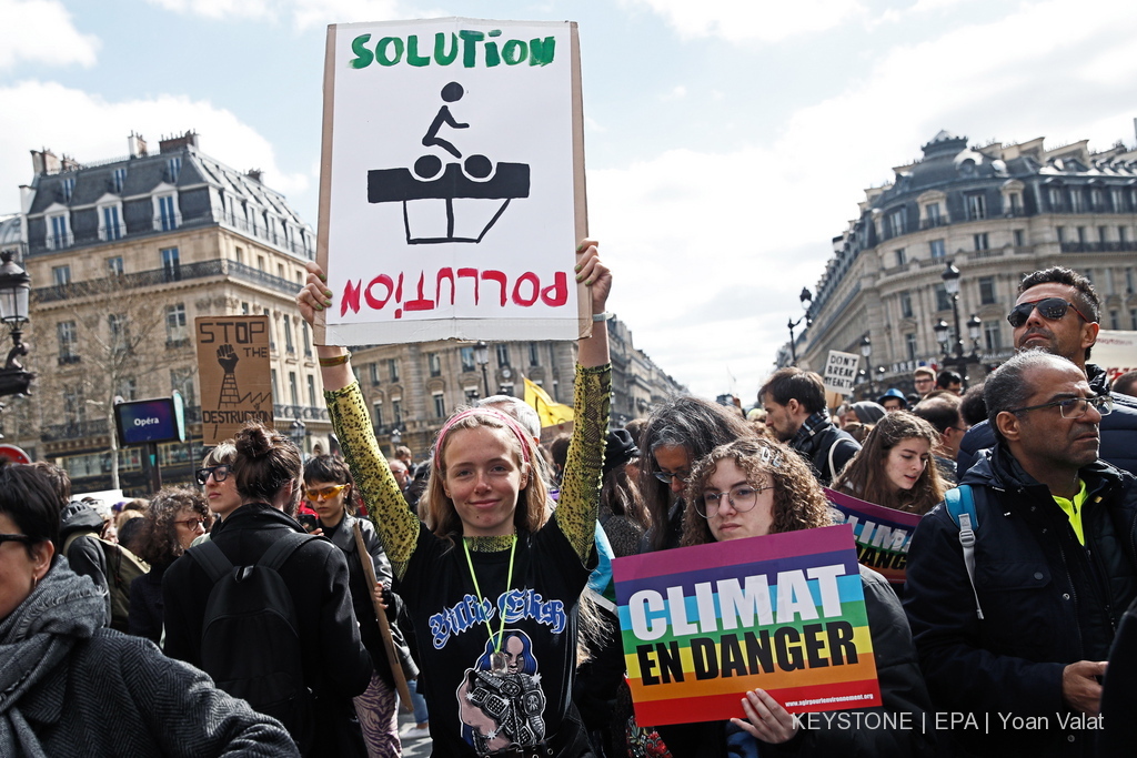 Des jeunes activistes lors de la Marche du Siècle à Paris.