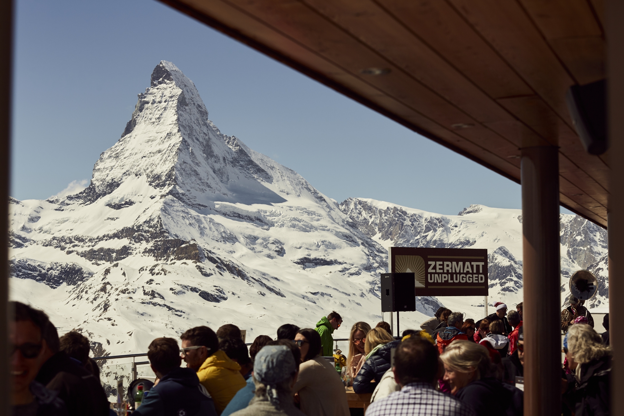 Des concerts avec vue imprenable sur le Cervin, l'un des charmes les plus forts du Zermatt Unplugged.
