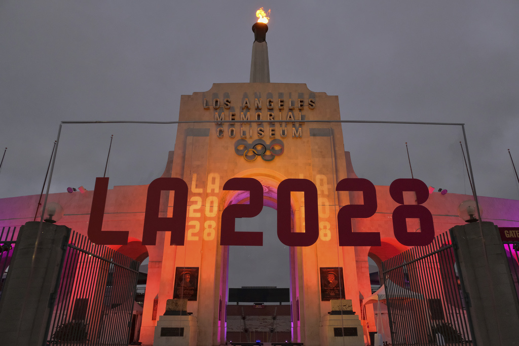 Voir briller la flamme olympique dans le ciel de Los Angeles coûtera près de 7 milliards.