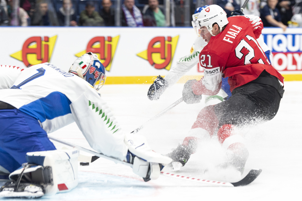 Après le premier tiers, l'équipe de Suisse menait déjà 4-0 contre l'Italie pour ce premier match des Mondiaux de hockey.