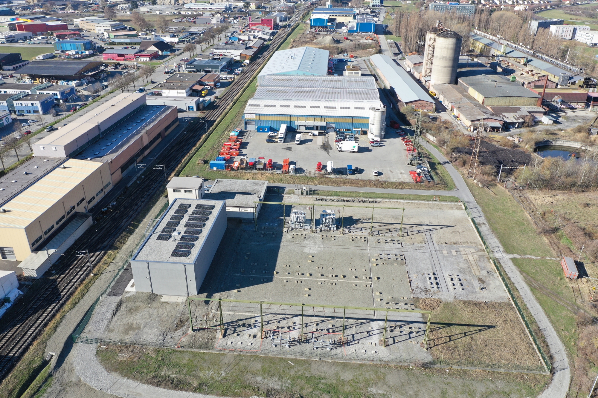 Le nouveau poste de transformation des Vorziers, à Martigny, a été construit à proximité de l'ancien qui était équipé d'installations extérieures.