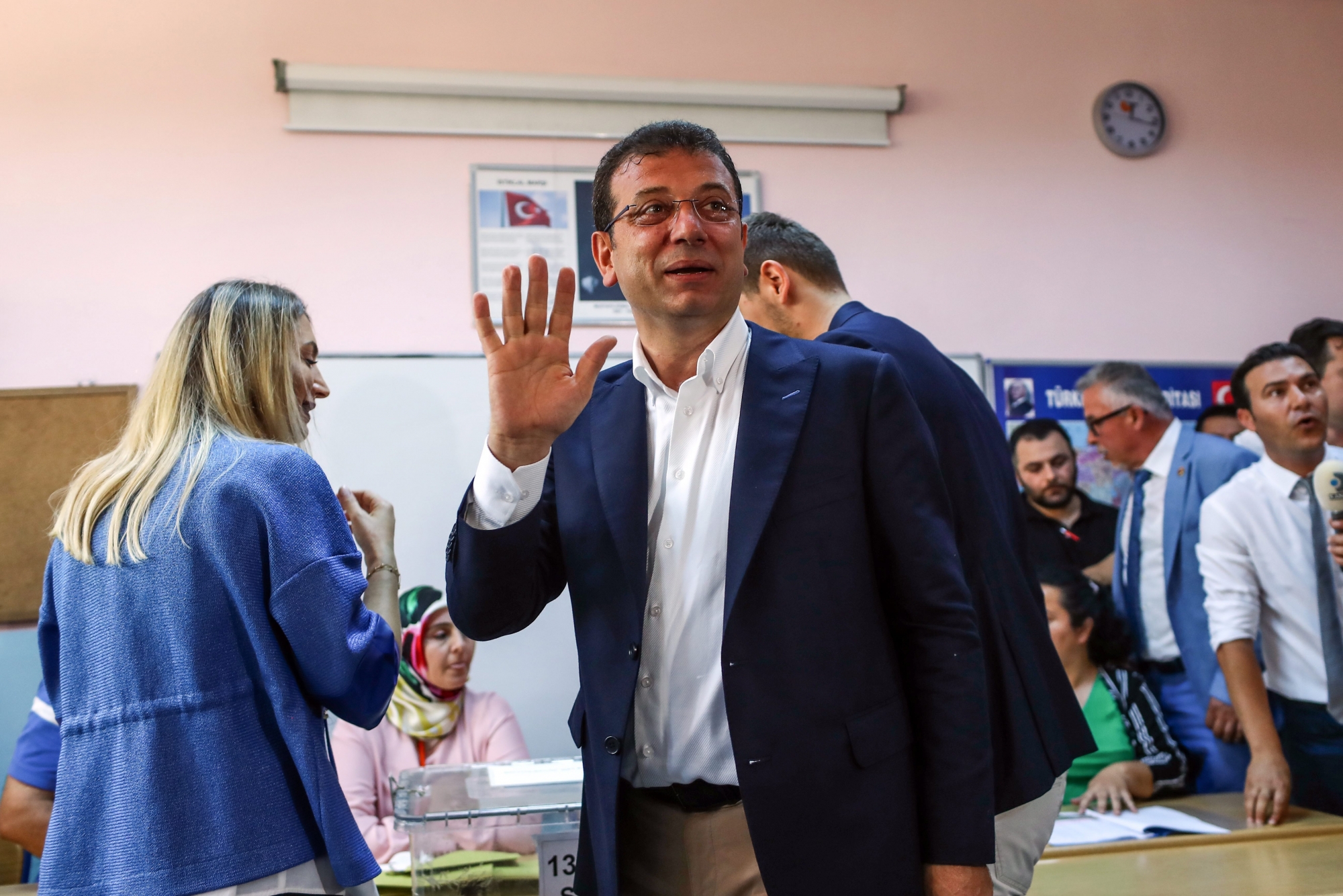 epa07667651 Republican People's Party 'CHP' candidate for Istanbul mayor Ekrem Imamoglu arrives to cast his vote in Istanbul mayor election re-run in Istanbul, Turkey, 23 June 2019. Some 10,5 million people will vote in repeat Istanbul mayor election.  According to media reports, the Turkish Electoral Commission has ordered a repeat of the mayoral election in Istanbul on 23 June, after Turkish President Recep Tayyip Erdogan's AK Party had alleged there was 'corruption' behind his party losing.  EPA/SEDAT SUNA TURKEY ISTANBUL MAYOR ELECTION